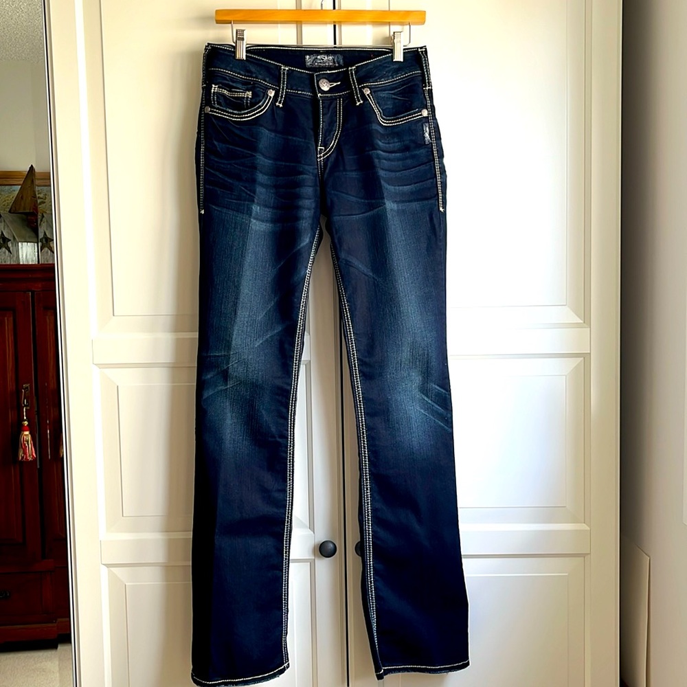NWOT Silver Suki fit, Super stretch, mid-rise slim boot jeans. W28, L33